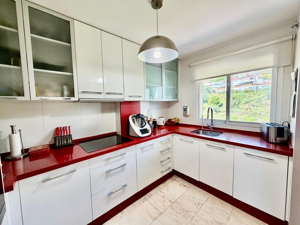 Atico de 3 habitaciones con vistas al mar en  Benalmádena, Costa del Sol — Foto 16