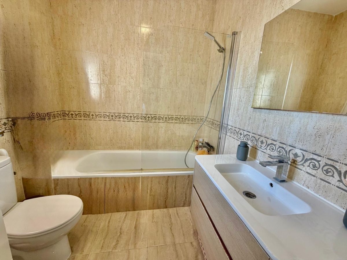 Atico de 3 habitaciones con vistas al mar en  Benalmádena, Costa del Sol — Foto 22