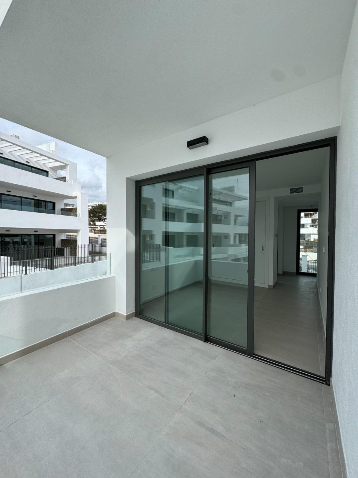 Exclusivo apartamento de lujo en  Estepona | 3 dormitorios, vistas al mar y a la montaña. — Foto 18