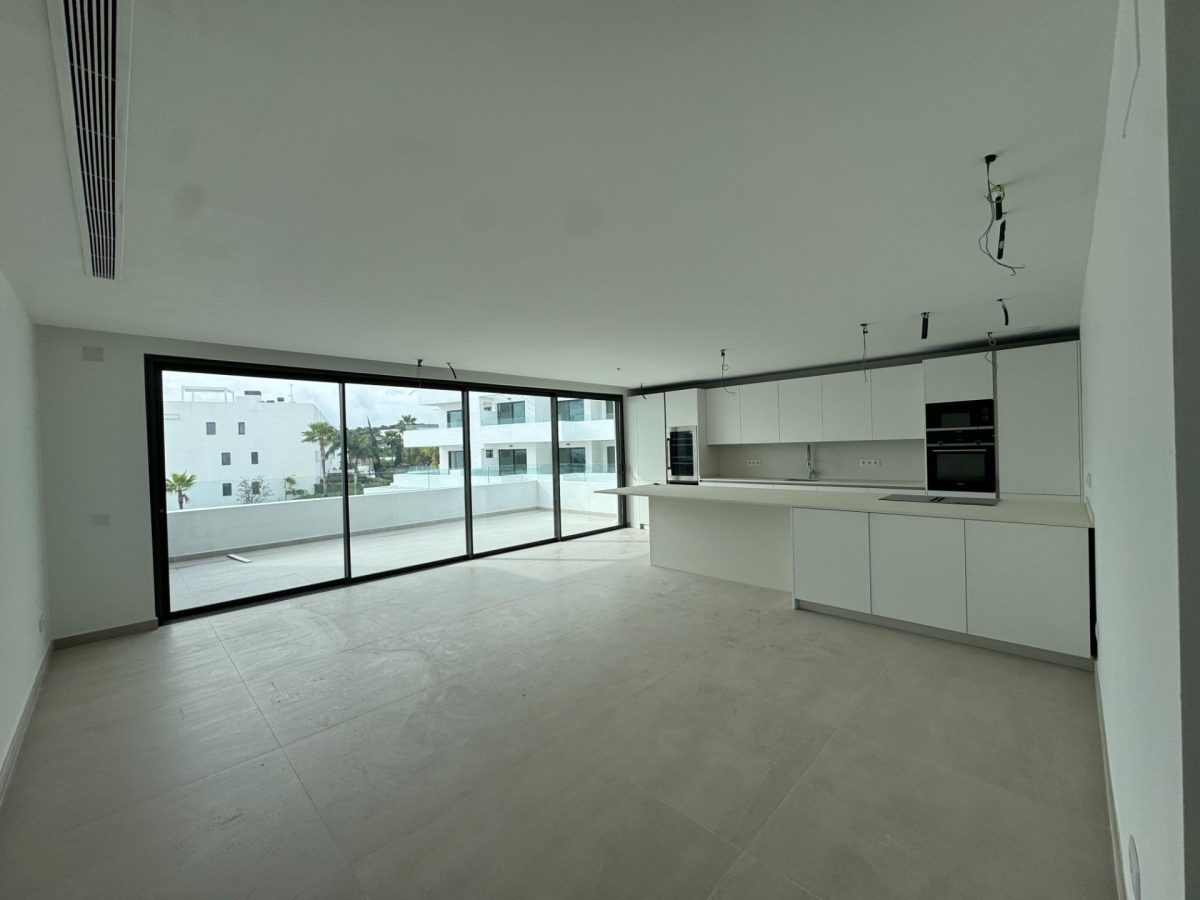 Exclusivo apartamento de lujo en  Estepona | 3 dormitorios, vistas al mar y a la montaña. — Foto 10