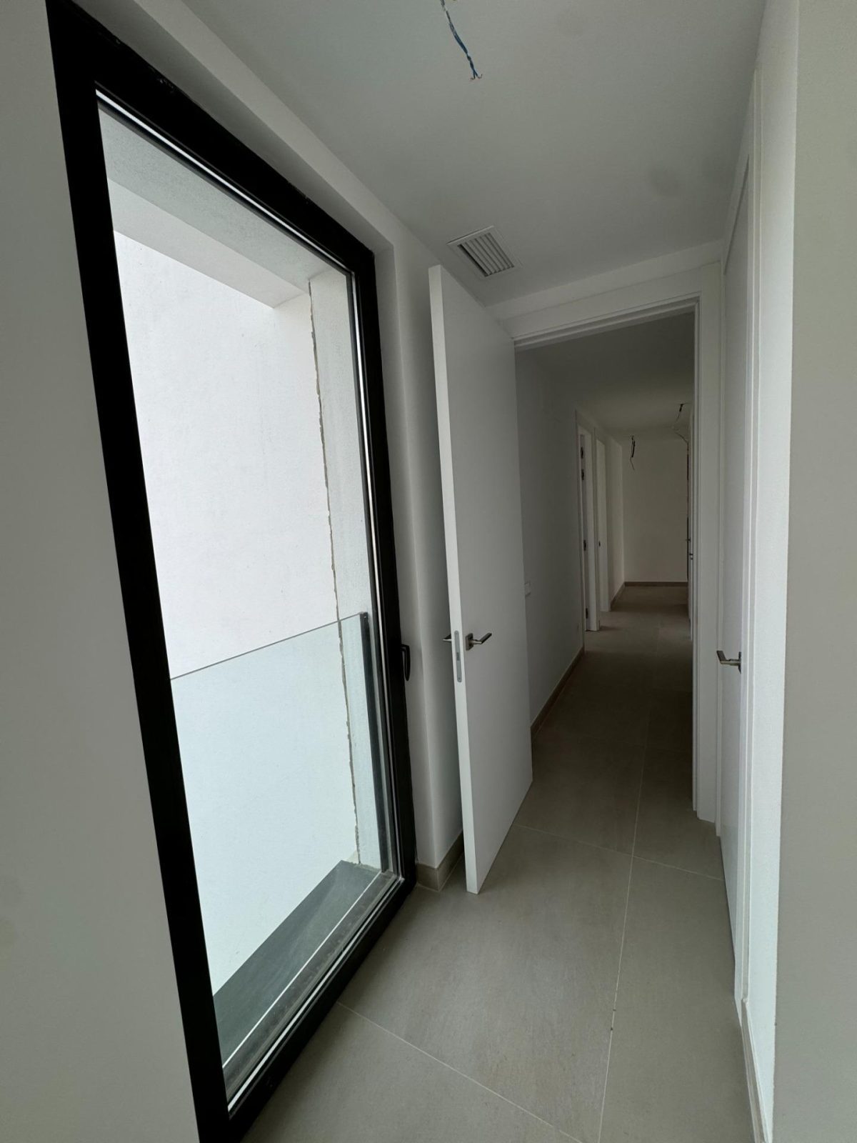 Exclusivo apartamento de lujo en  Estepona | 3 dormitorios, vistas al mar y a la montaña. — Foto 16