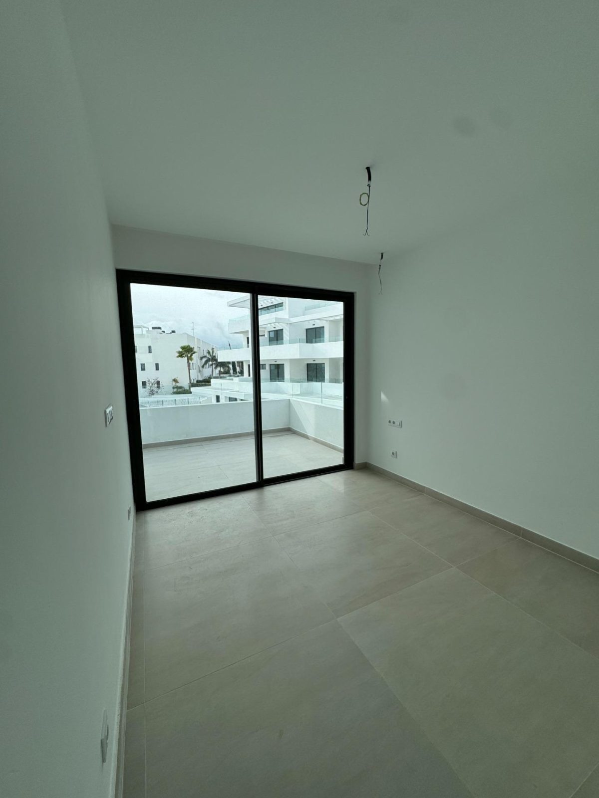 Exclusivo apartamento de lujo en  Estepona | 3 dormitorios, vistas al mar y a la montaña. — Foto 13