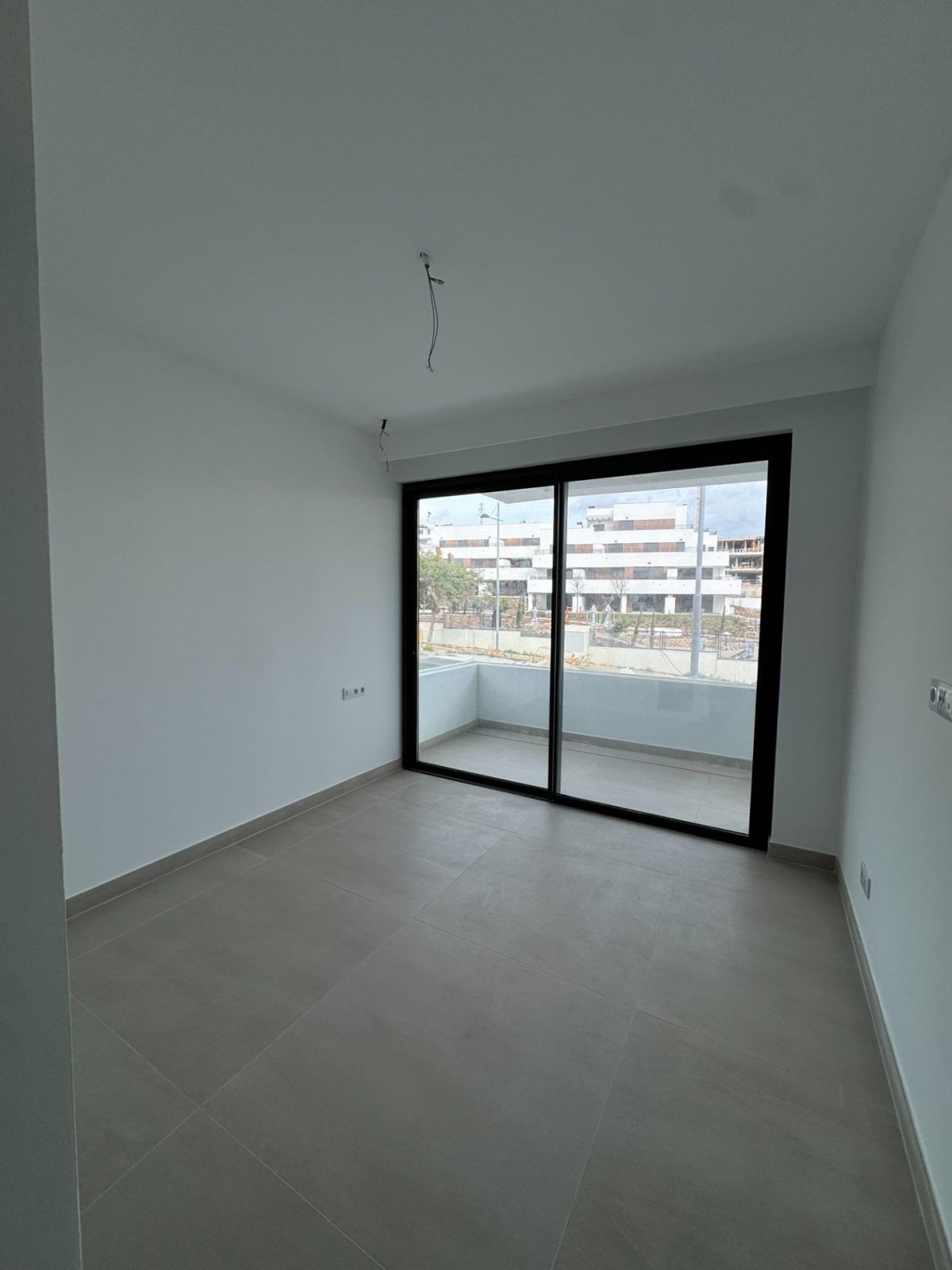 Exclusivo apartamento de lujo en  Estepona | 3 dormitorios, vistas al mar y a la montaña. — Foto 12