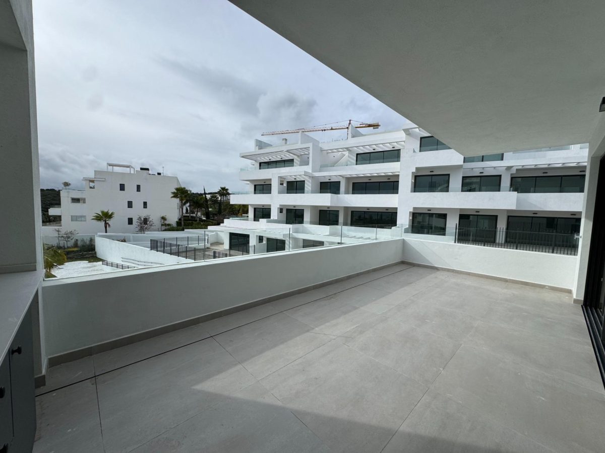 Exclusivo apartamento de lujo en  Estepona | 3 dormitorios, vistas al mar y a la montaña. — Foto 6