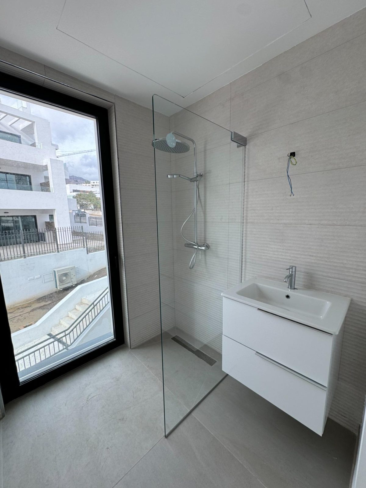 Exclusivo apartamento de lujo en  Estepona | 3 dormitorios, vistas al mar y a la montaña. — Foto 15