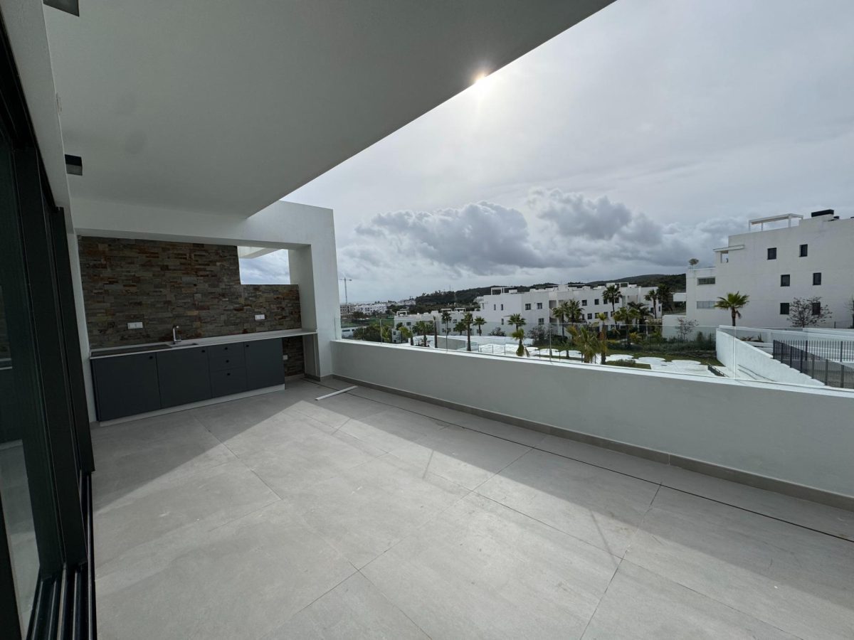 Exclusivo apartamento de lujo en  Estepona | 3 dormitorios, vistas al mar y a la montaña. — Foto 5