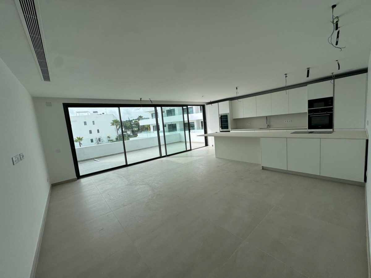 Exclusivo apartamento de lujo en  Estepona | 3 dormitorios, vistas al mar y a la montaña. — Foto 7