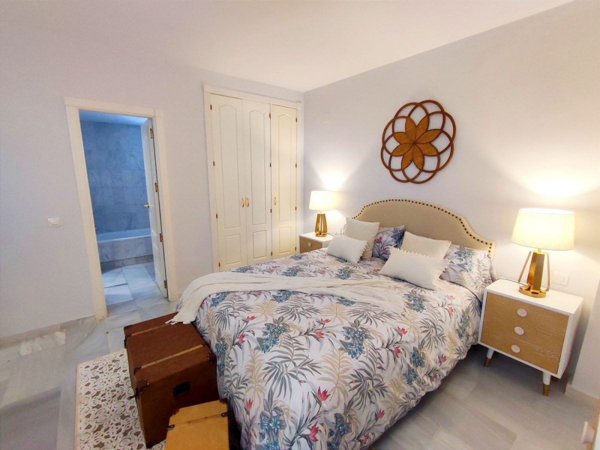 ELEGANTE APARTAMENTO EN LA URBANIZACION LOS NARANJOS  MARBELLA — Foto 13