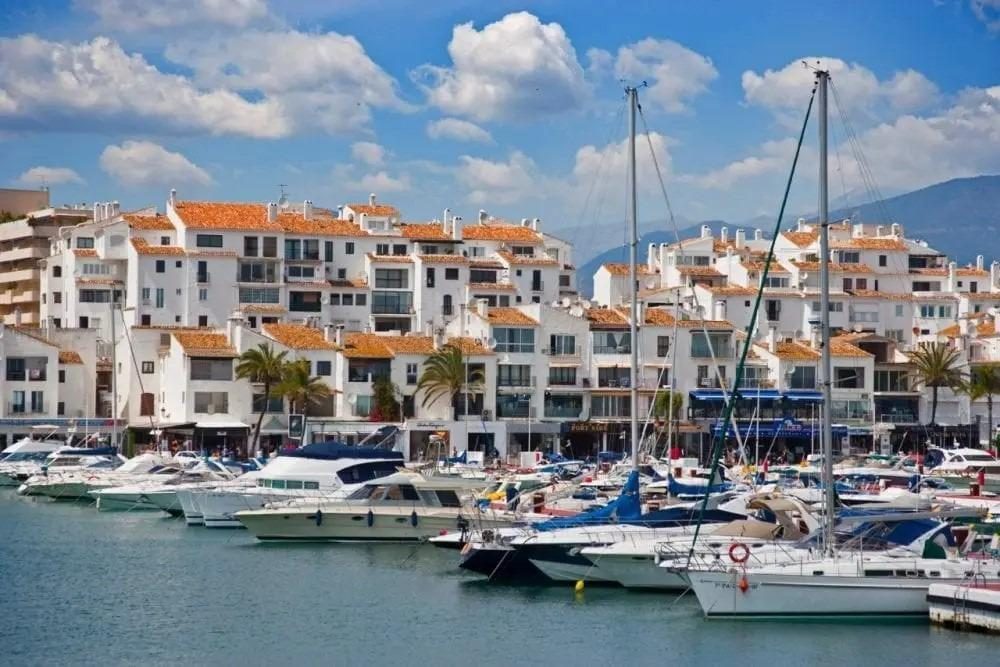 ELEGANTE APARTAMENTO EN LA URBANIZACION LOS NARANJOS  MARBELLA — Foto 1