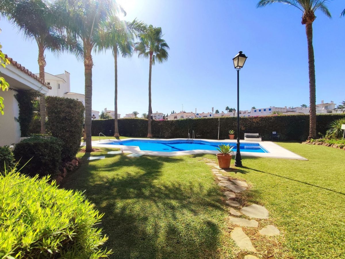 ELEGANTE APARTAMENTO EN LA URBANIZACION LOS NARANJOS  MARBELLA — Foto 2