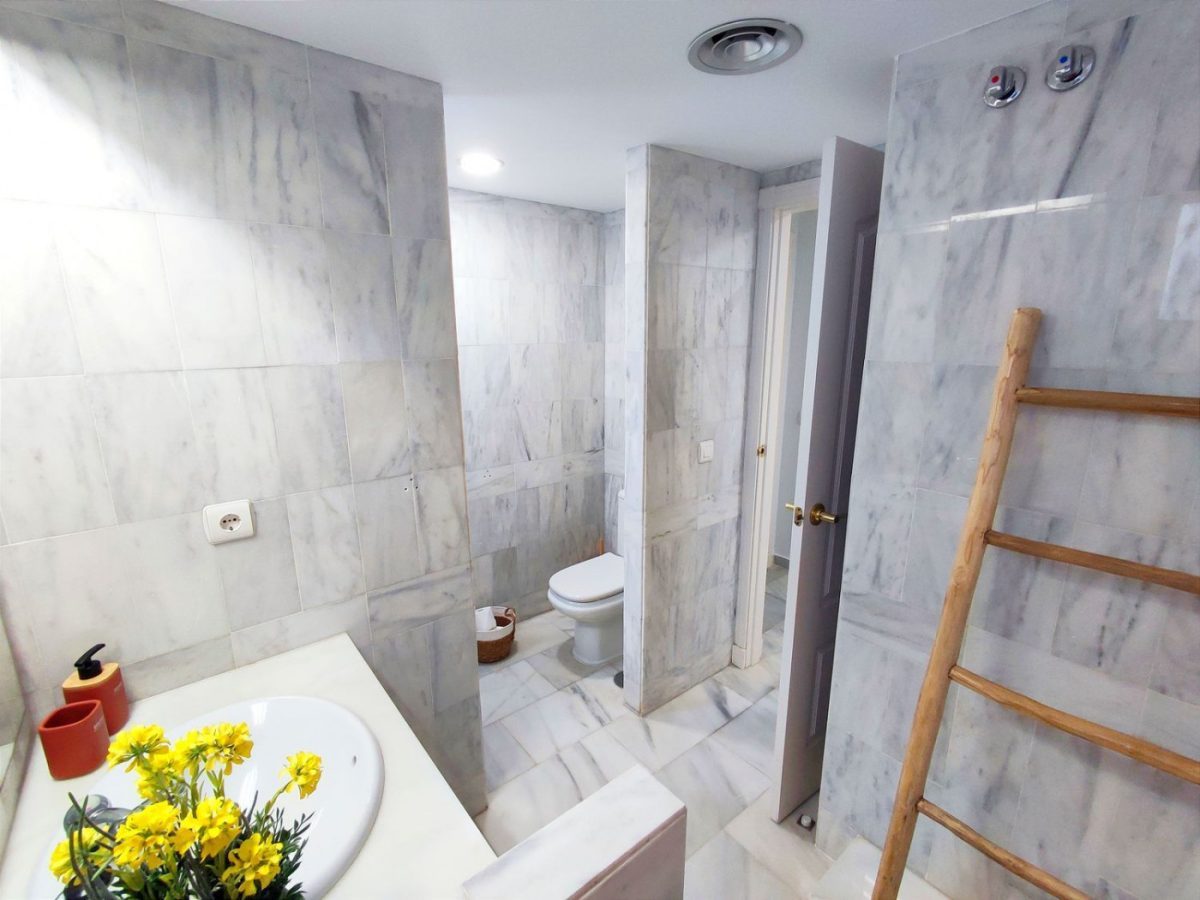 ELEGANTE APARTAMENTO EN LA URBANIZACION LOS NARANJOS  MARBELLA — Foto 15