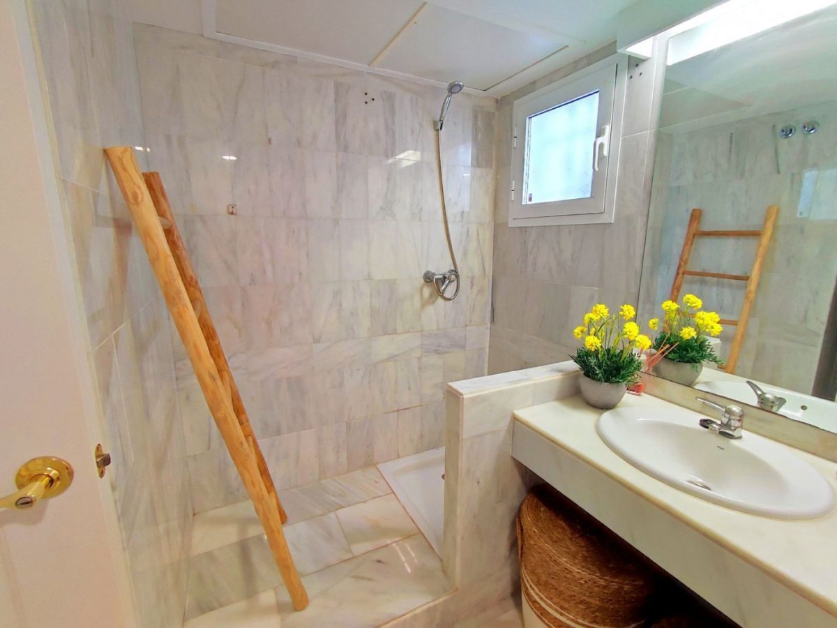 ELEGANTE APARTAMENTO EN LA URBANIZACION LOS NARANJOS  MARBELLA — Foto 14
