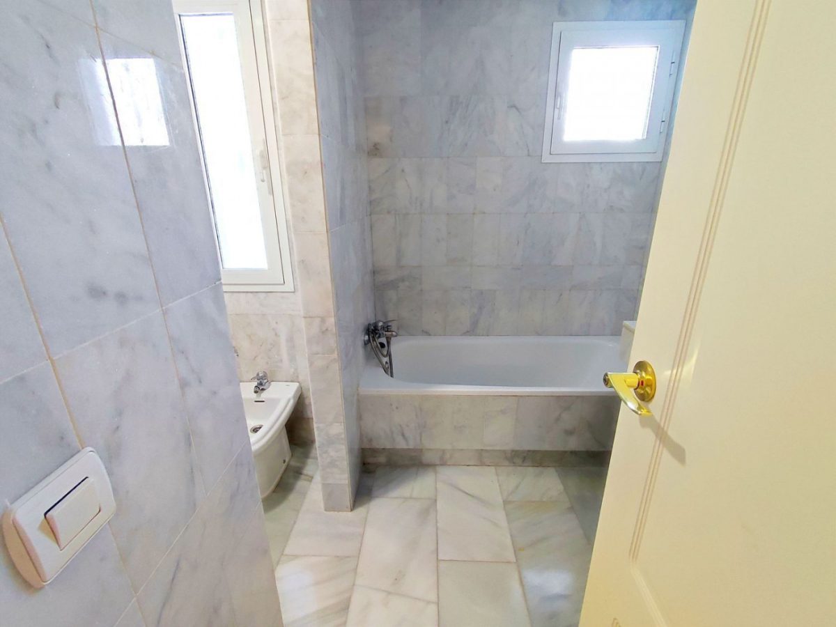 ELEGANTE APARTAMENTO EN LA URBANIZACION LOS NARANJOS  MARBELLA — Foto 20