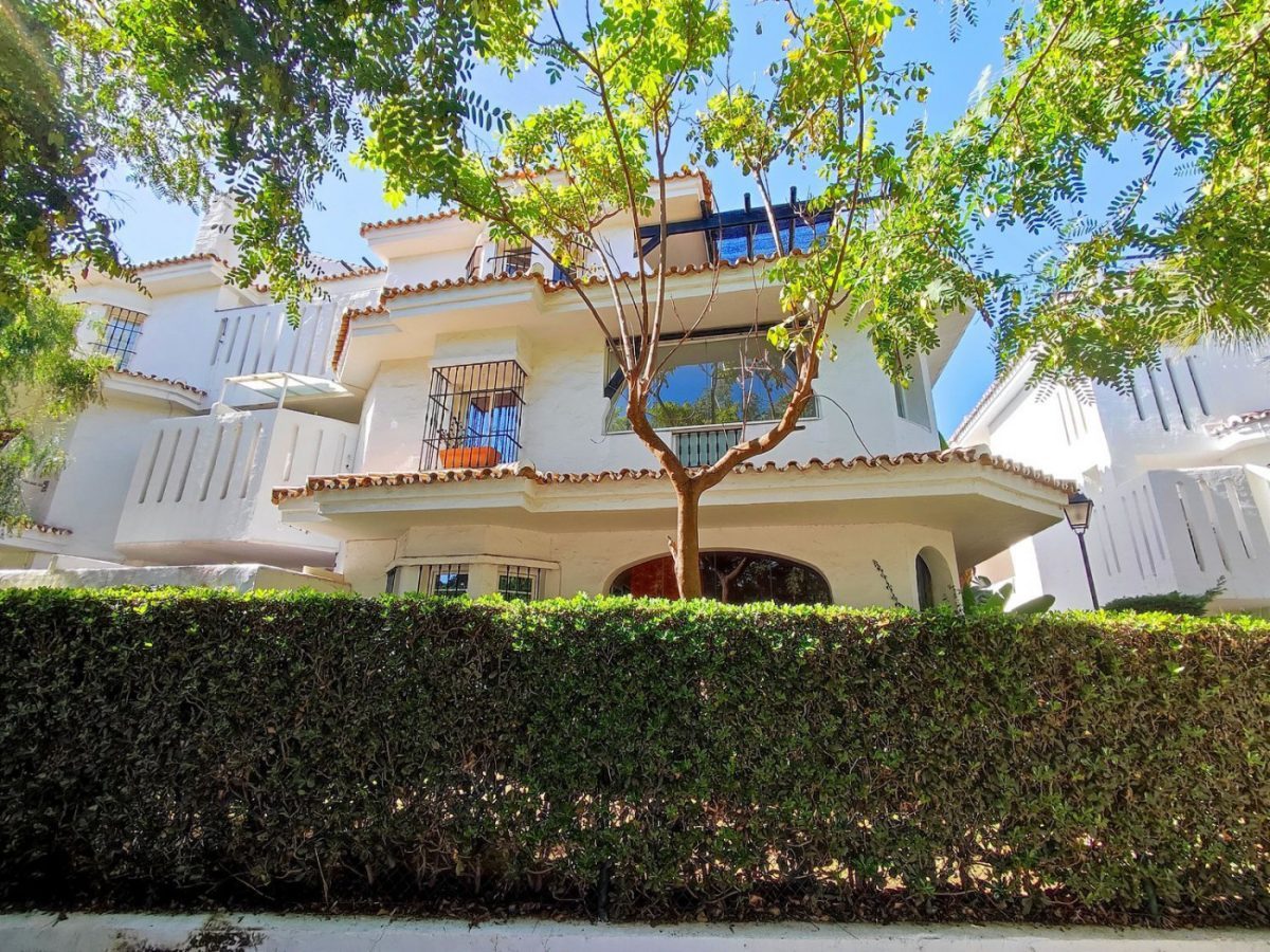ELEGANTE APARTAMENTO EN LA URBANIZACION LOS NARANJOS  MARBELLA — Foto 3