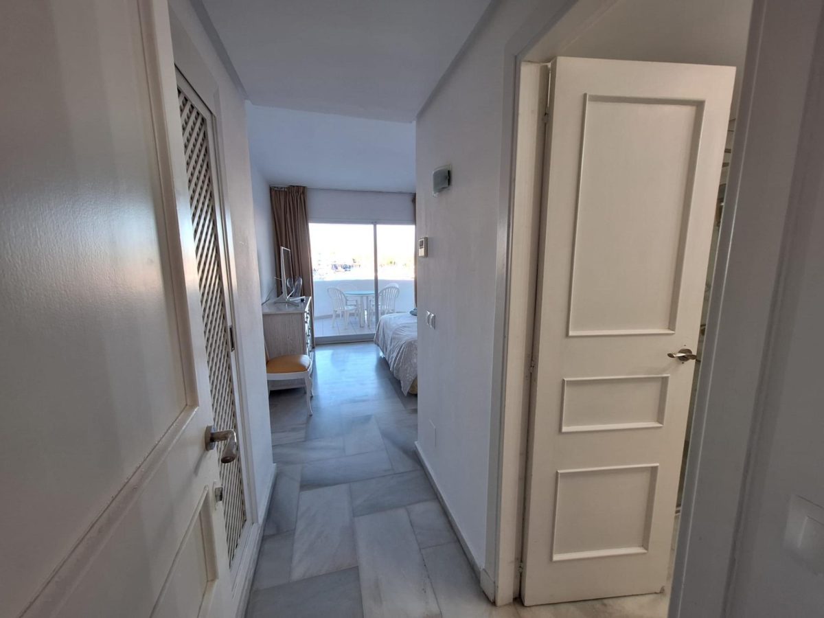 Piso con vistas al mar en Puerto Marina, Benalmádena, Costa del Sol — Foto 29