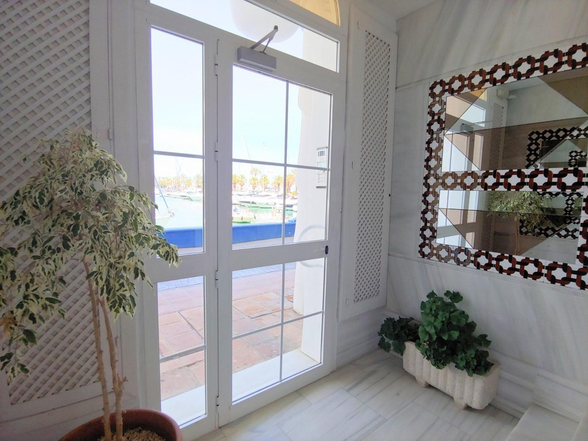Piso con vistas al mar en Puerto Marina, Benalmádena, Costa del Sol — Foto 7