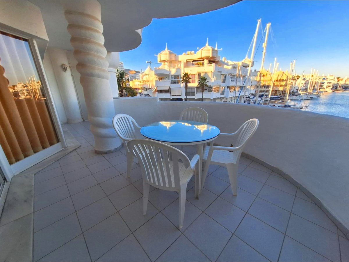 Piso con vistas al mar en Puerto Marina, Benalmádena, Costa del Sol — Foto 12