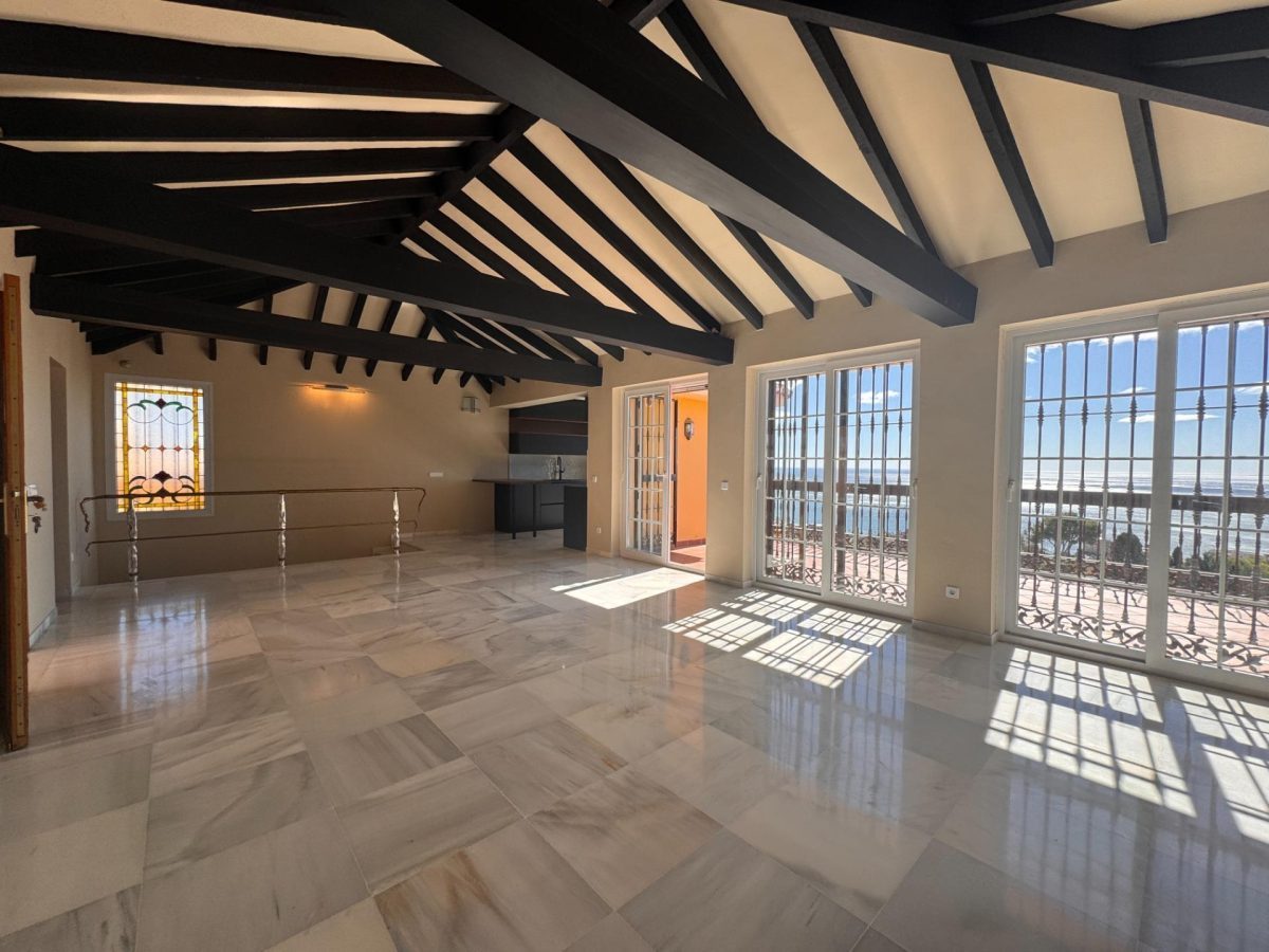 Villa de 3 dormitorios con vistas al mar en Benalmádena Costa — Foto 10