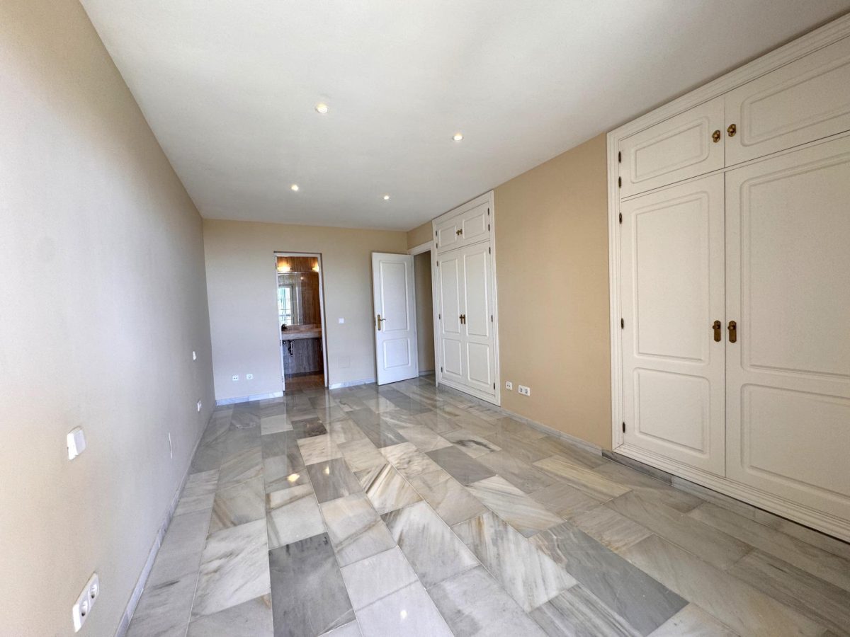 Villa de 3 dormitorios con vistas al mar en Benalmádena Costa — Foto 15