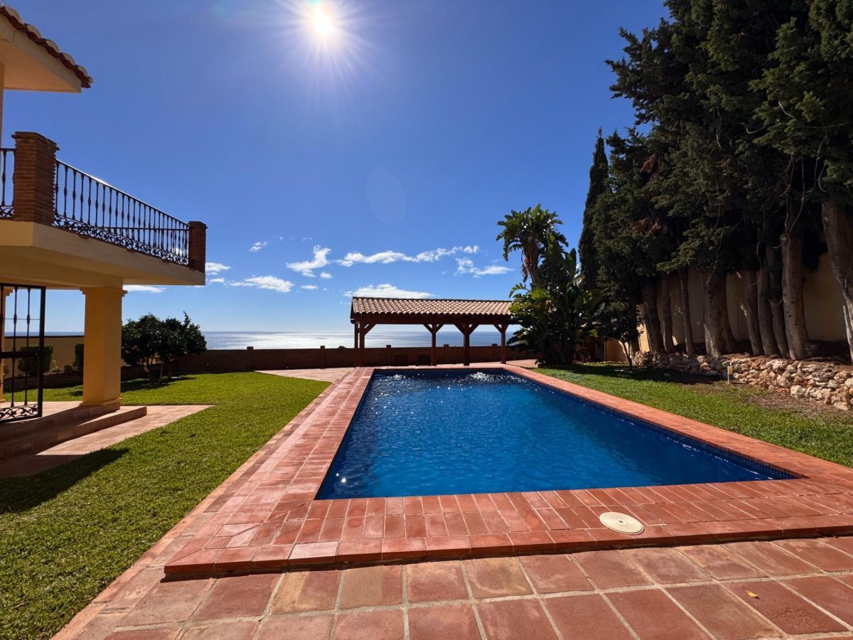 Villa de 3 dormitorios con vistas al mar en Benalmádena Costa — Foto 4