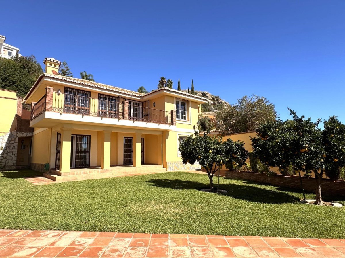 Villa de 3 dormitorios con vistas al mar en Benalmádena Costa — Foto 3