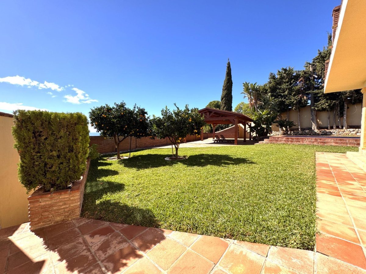 Villa de 3 dormitorios con vistas al mar en Benalmádena Costa — Foto 8