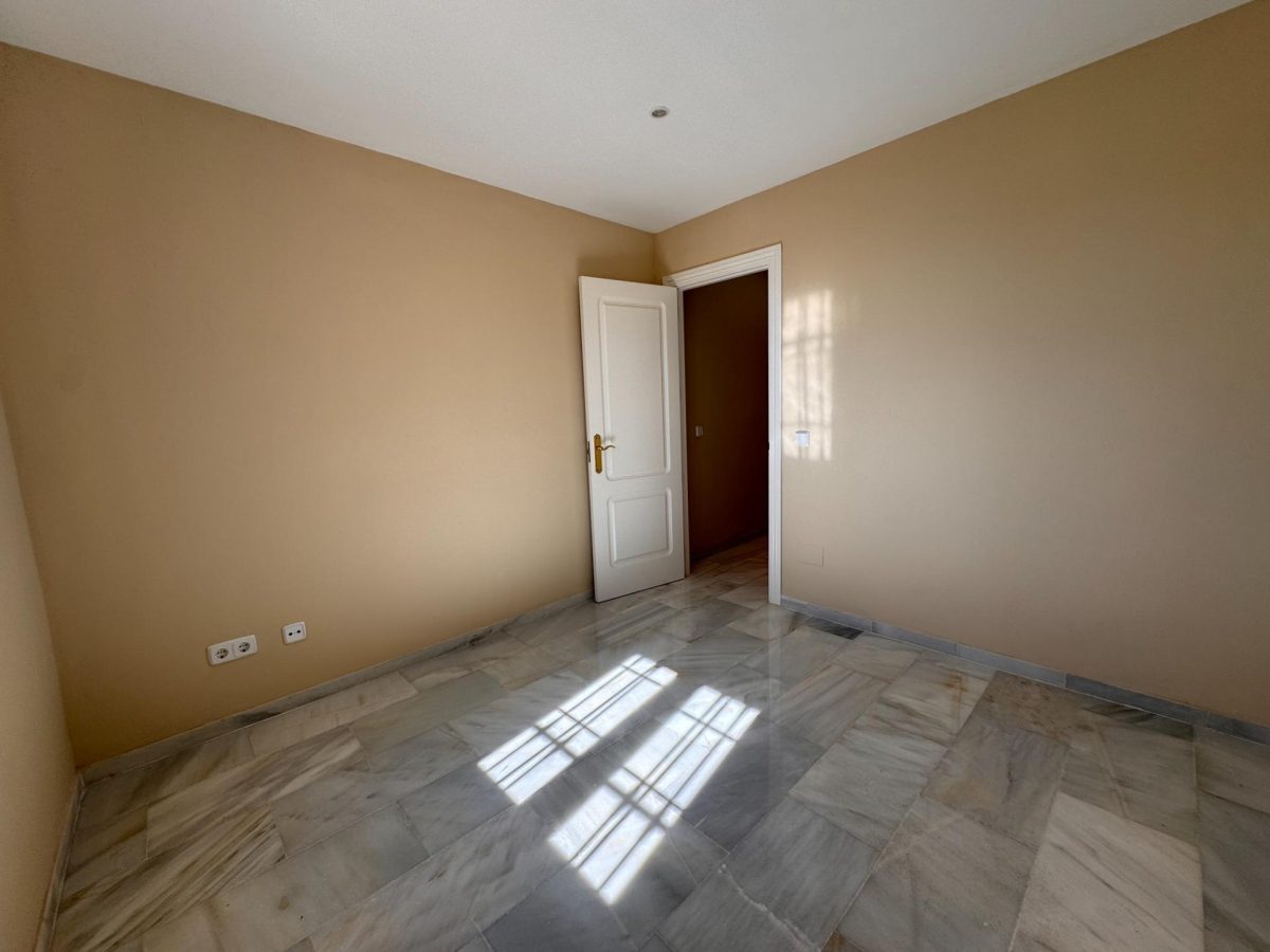 Villa de 3 dormitorios con vistas al mar en Benalmádena Costa — Foto 21