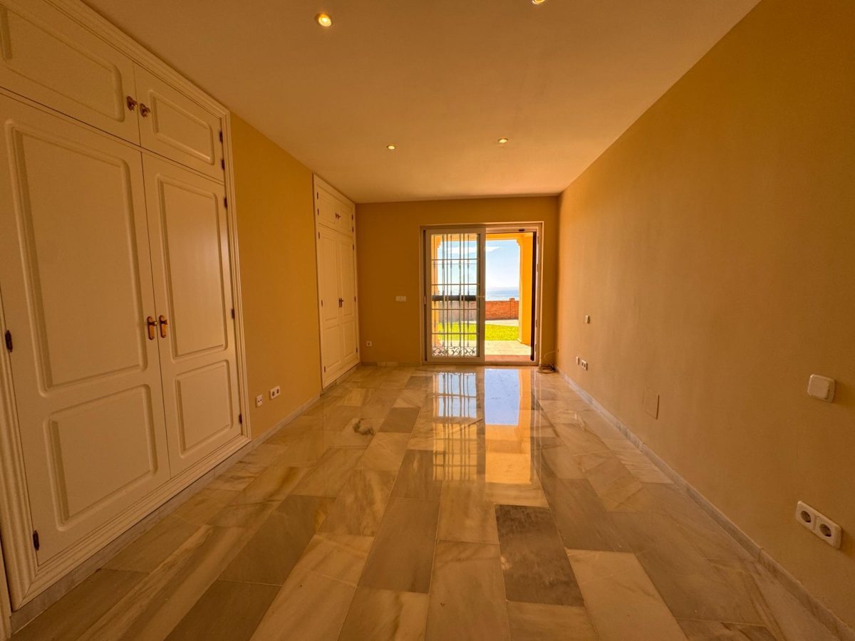 Villa de 3 dormitorios con vistas al mar en Benalmádena Costa — Foto 17