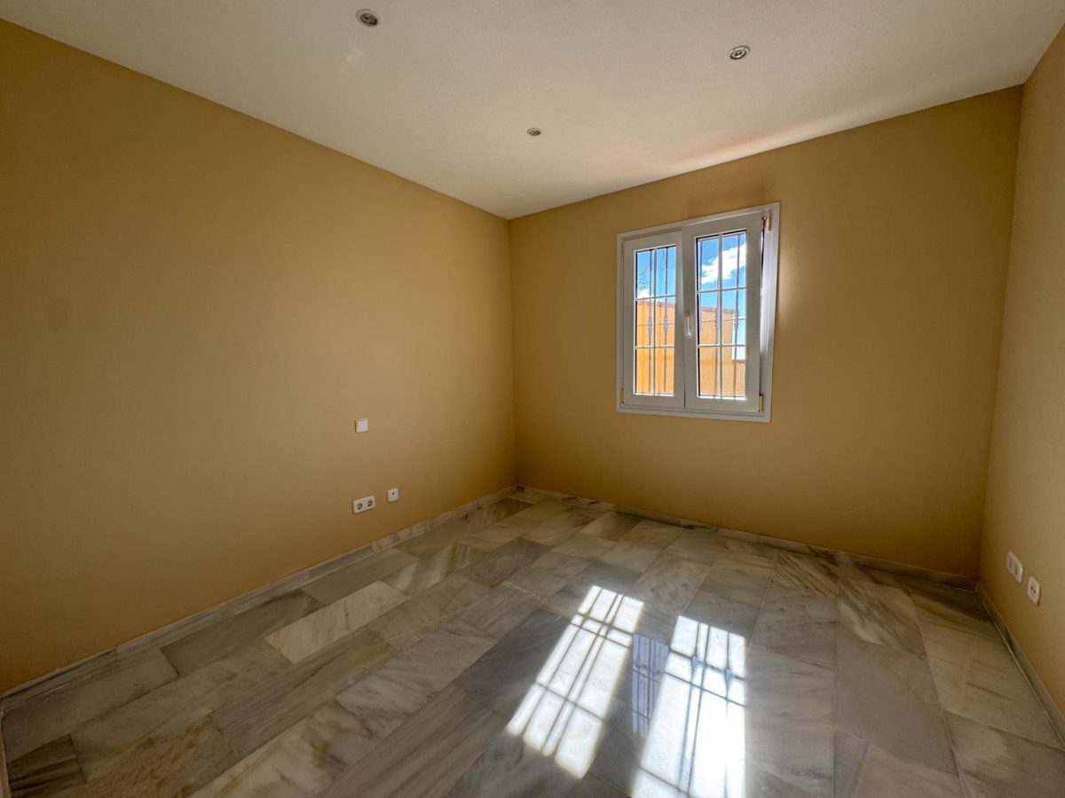 Villa de 3 dormitorios con vistas al mar en Benalmádena Costa — Foto 16