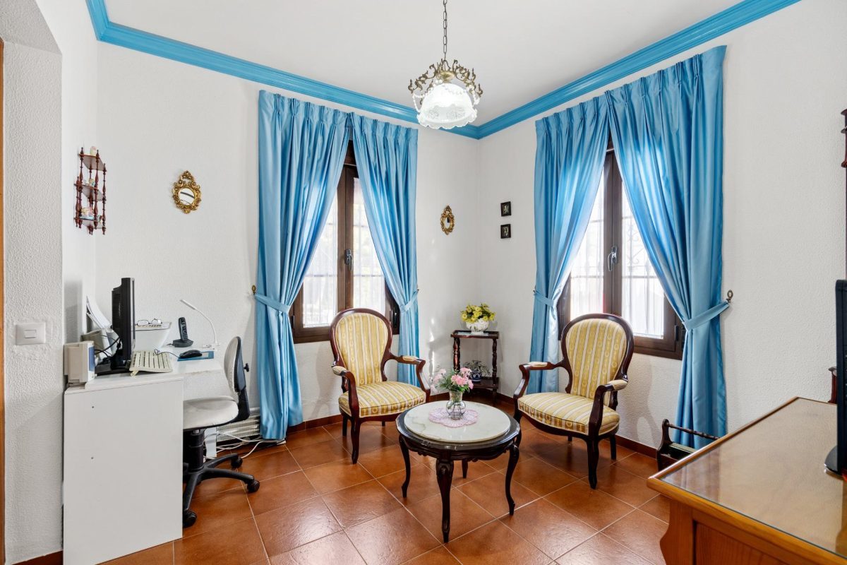 Villa de 5 dormitorios en Arroyo de la Miel, Benalmádena, Costa del Sol — Foto 12