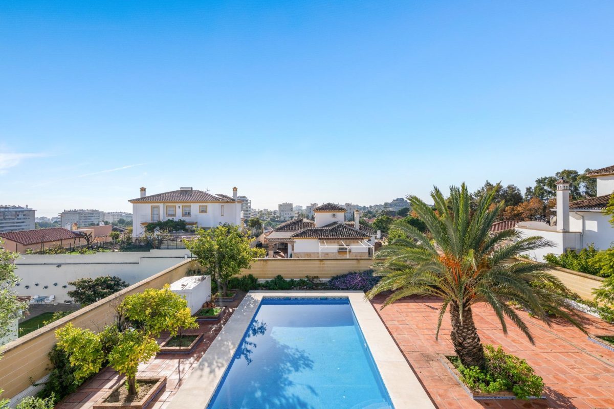 Villa de 5 dormitorios en Arroyo de la Miel, Benalmádena, Costa del Sol — Foto 3