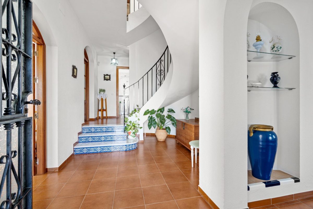 Villa de 5 dormitorios en Arroyo de la Miel, Benalmádena, Costa del Sol — Foto 21