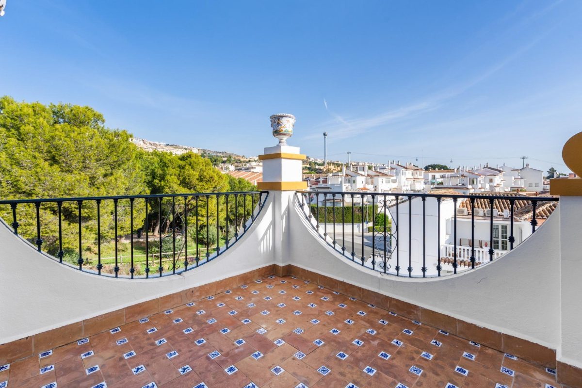Villa de 5 dormitorios en Arroyo de la Miel, Benalmádena, Costa del Sol — Foto 22