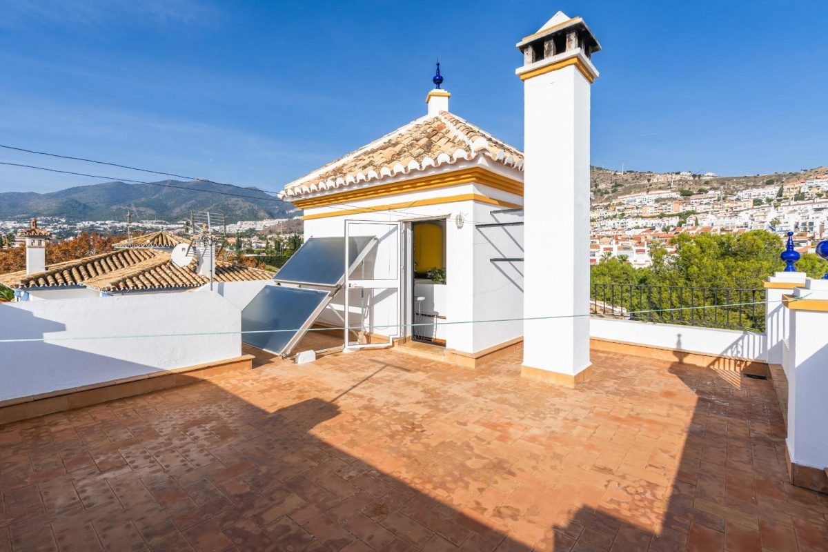 Villa de 5 dormitorios en Arroyo de la Miel, Benalmádena, Costa del Sol — Foto 27