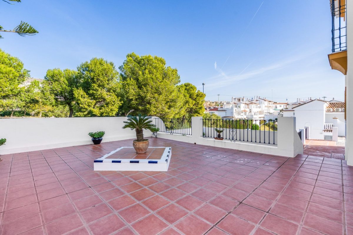 Villa de 5 dormitorios en Arroyo de la Miel, Benalmádena, Costa del Sol — Foto 26