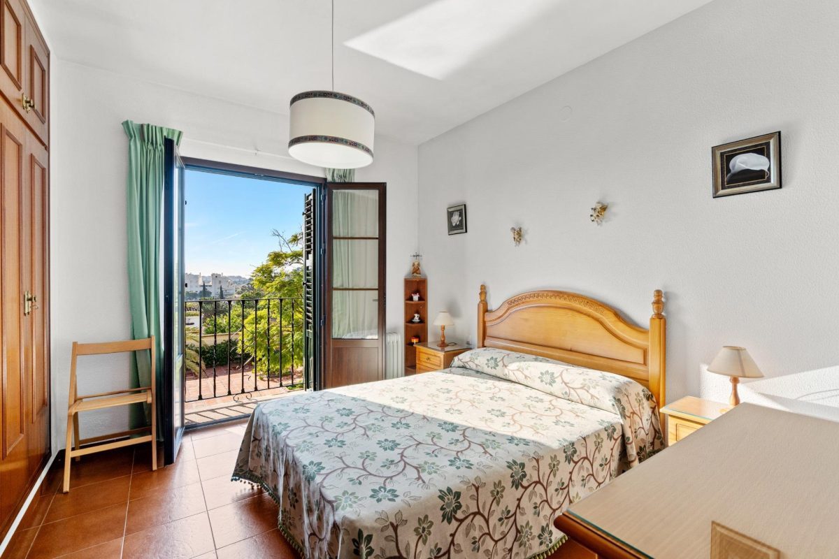 Villa de 5 dormitorios en Arroyo de la Miel, Benalmádena, Costa del Sol — Foto 16