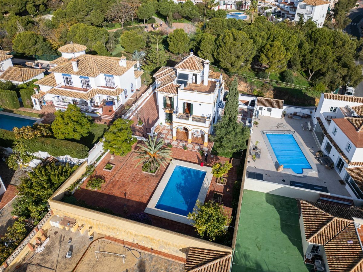 Villa de 5 dormitorios en Arroyo de la Miel, Benalmádena, Costa del Sol — Foto 2