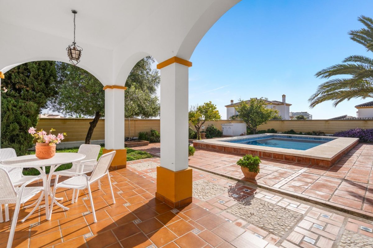 Villa de 5 dormitorios en Arroyo de la Miel, Benalmádena, Costa del Sol — Foto 4