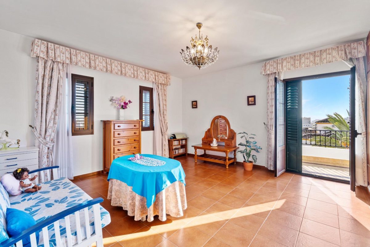 Villa de 5 dormitorios en Arroyo de la Miel, Benalmádena, Costa del Sol — Foto 10