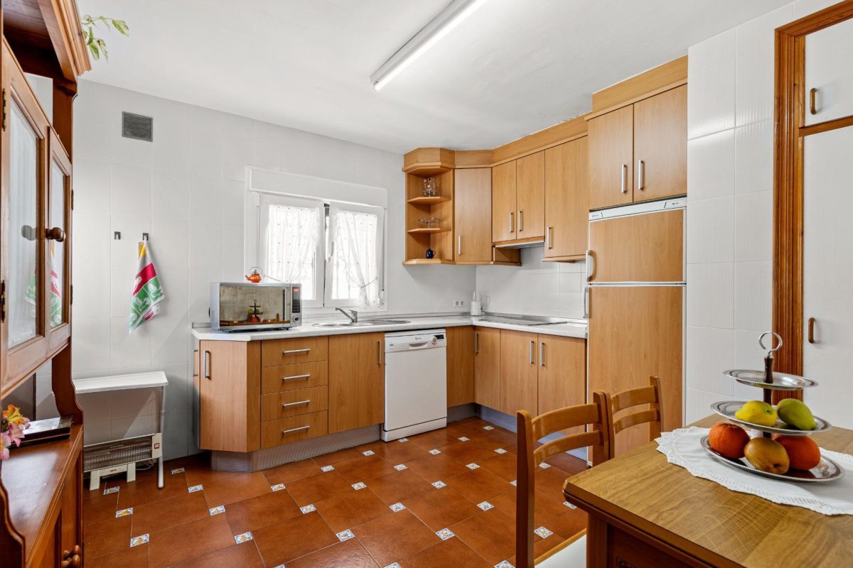 Villa de 5 dormitorios en Arroyo de la Miel, Benalmádena, Costa del Sol — Foto 9