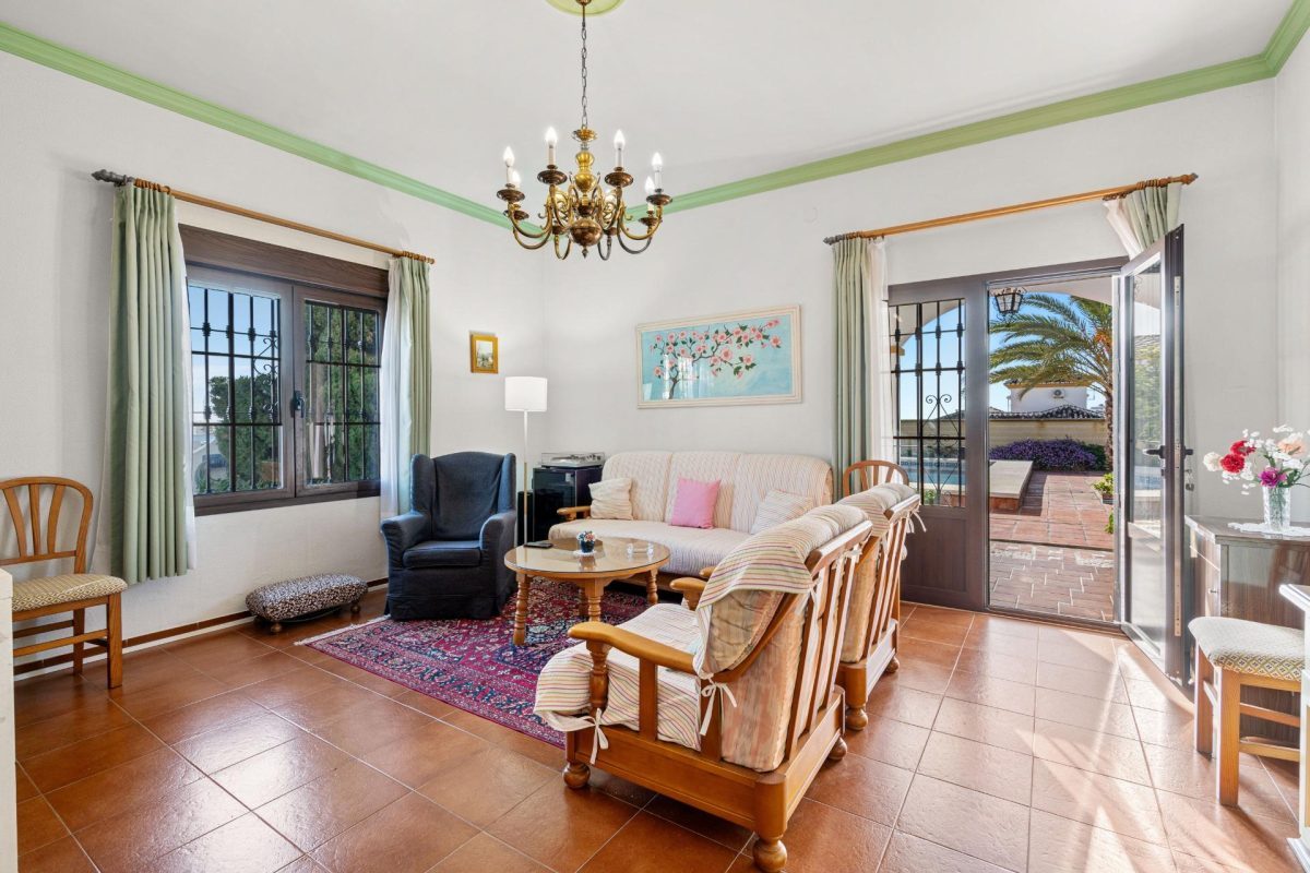 Villa de 5 dormitorios en Arroyo de la Miel, Benalmádena, Costa del Sol — Foto 8