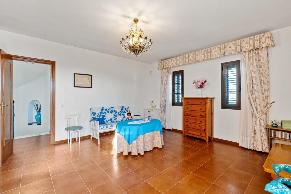 Villa de 5 dormitorios en Arroyo de la Miel, Benalmádena, Costa del Sol — Foto 15