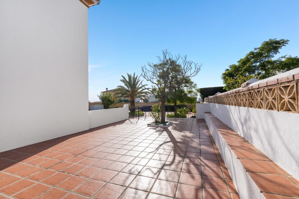 Villa de 5 dormitorios en Arroyo de la Miel, Benalmádena, Costa del Sol — Foto 28
