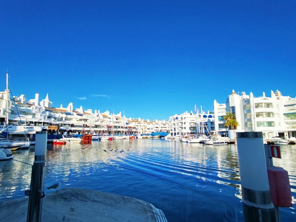 Garaje en Puerto Marina Benalmádena: Ubicación Premium y Máxima Comodidad — Foto 1