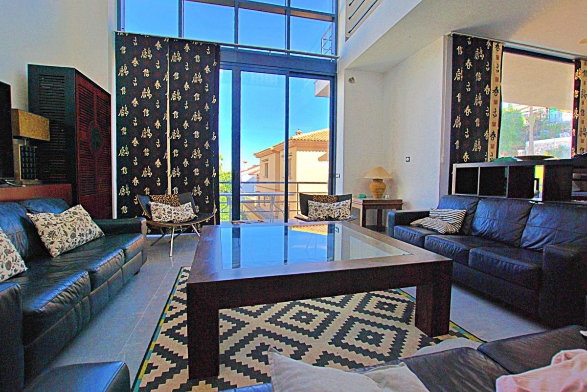 VILLA DE LUJO, 6 DORMITORIOS, PISCINA INTERIOR. — Foto 4