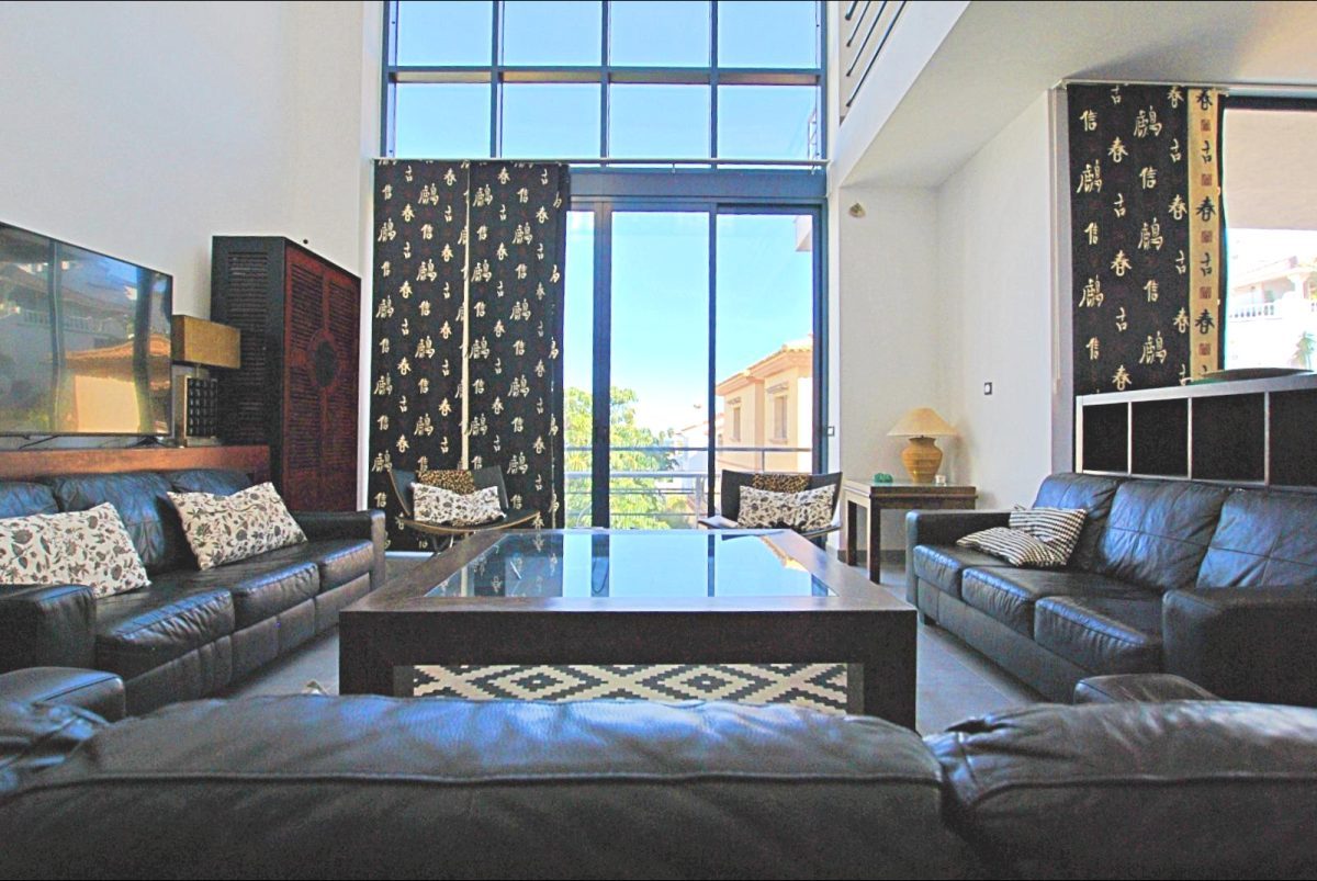 VILLA DE LUJO, 6 DORMITORIOS, PISCINA INTERIOR. — Foto 1