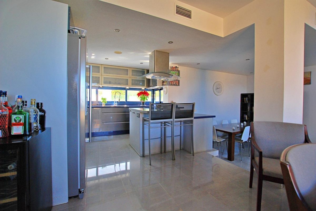 VILLA DE LUJO, 6 DORMITORIOS, PISCINA INTERIOR. — Foto 18