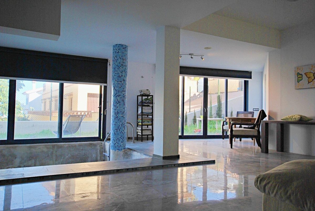 VILLA DE LUJO, 6 DORMITORIOS, PISCINA INTERIOR. — Foto 6