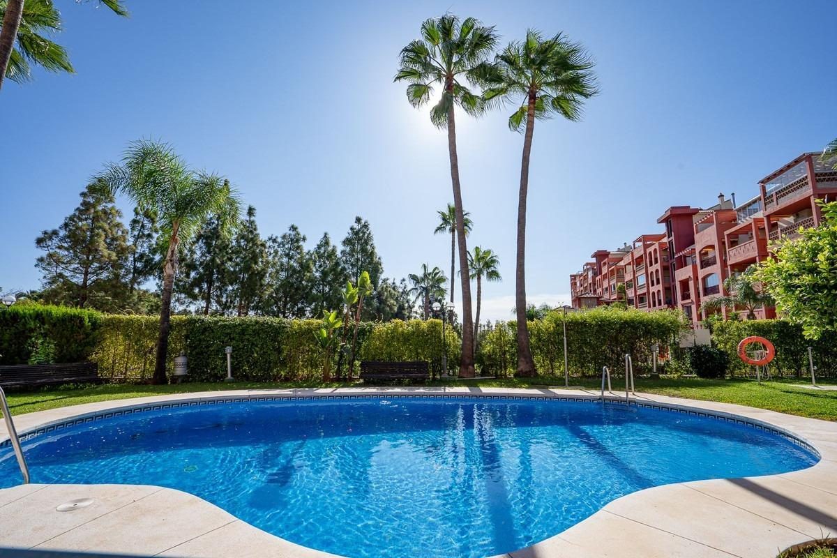 Estupendo Ático dúplex encastrado entre el golf y el mar con vistas de montaña — Foto 1