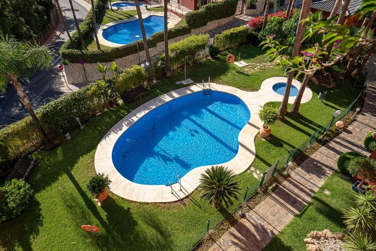 Estupendo Ático dúplex encastrado entre el golf y el mar con vistas de montaña — Foto 10